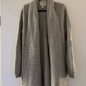 hinge Cozy Open-Front Ribbed Cardigan in Light Gray
